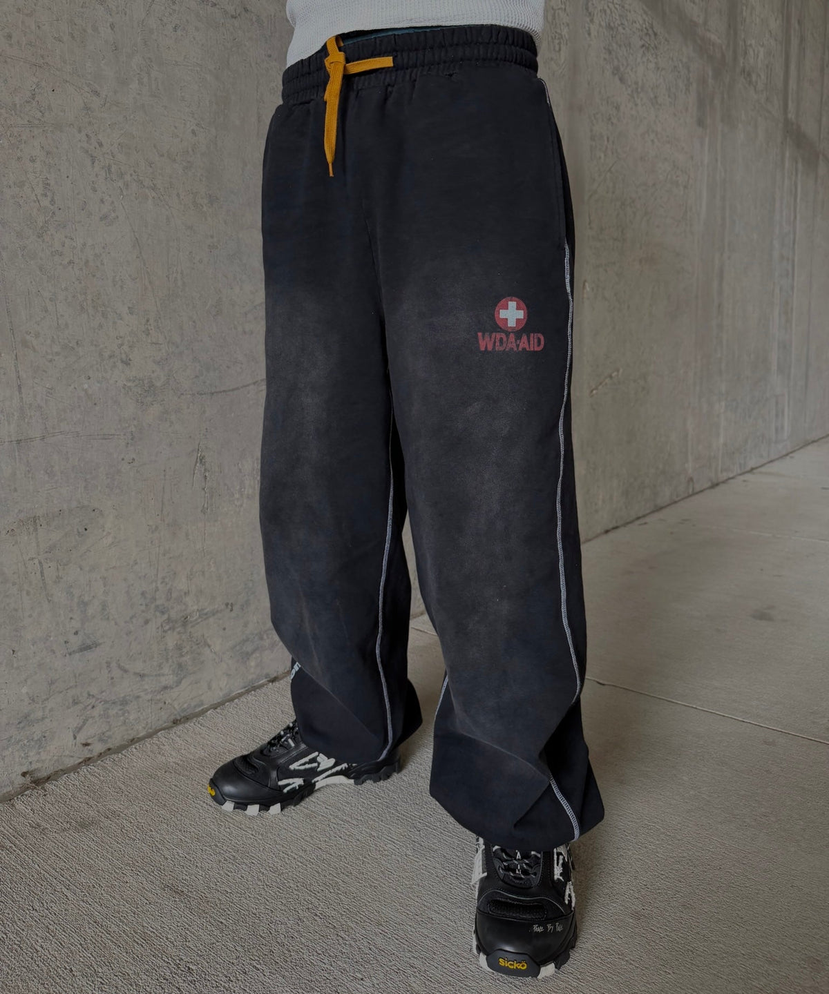 WD Aid Pants Black